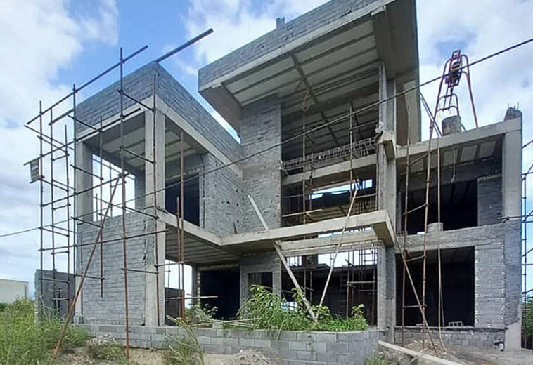 بازسازی یک ویلای حیاط دار